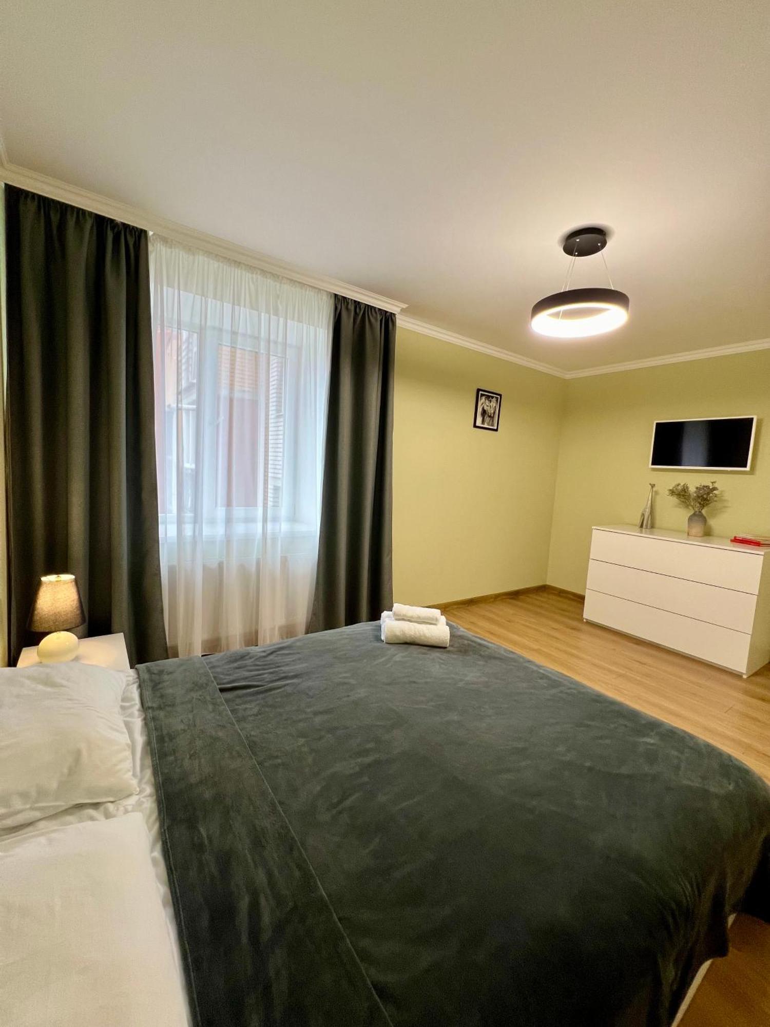 Затишна Квартира Біля Парку Центр Міста Ternopil Ngoại thất bức ảnh