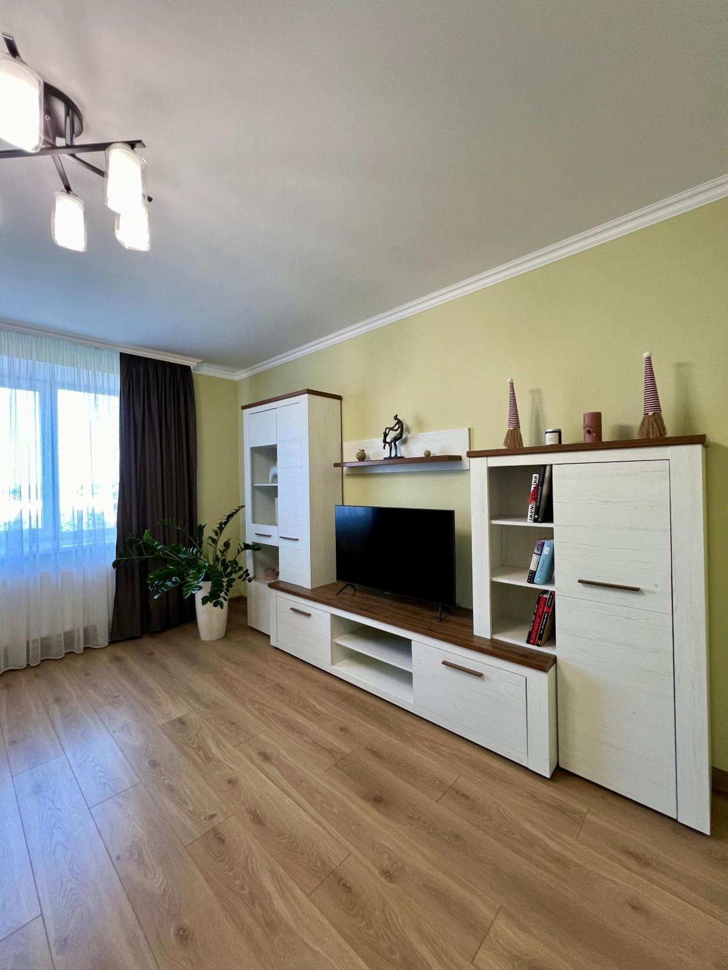 Затишна Квартира Біля Парку Центр Міста Ternopil Ngoại thất bức ảnh